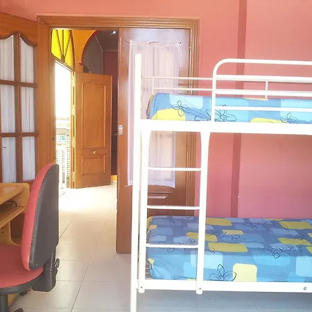 Beach And Center Backpackers Albergue *