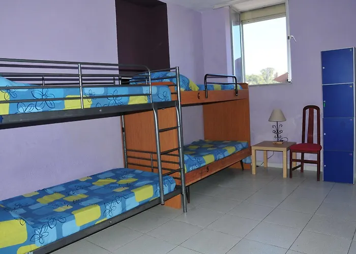 Beach And Center Backpackers *